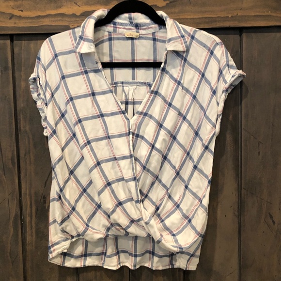 Hollister Tops - Hollister twist front collar shirt top